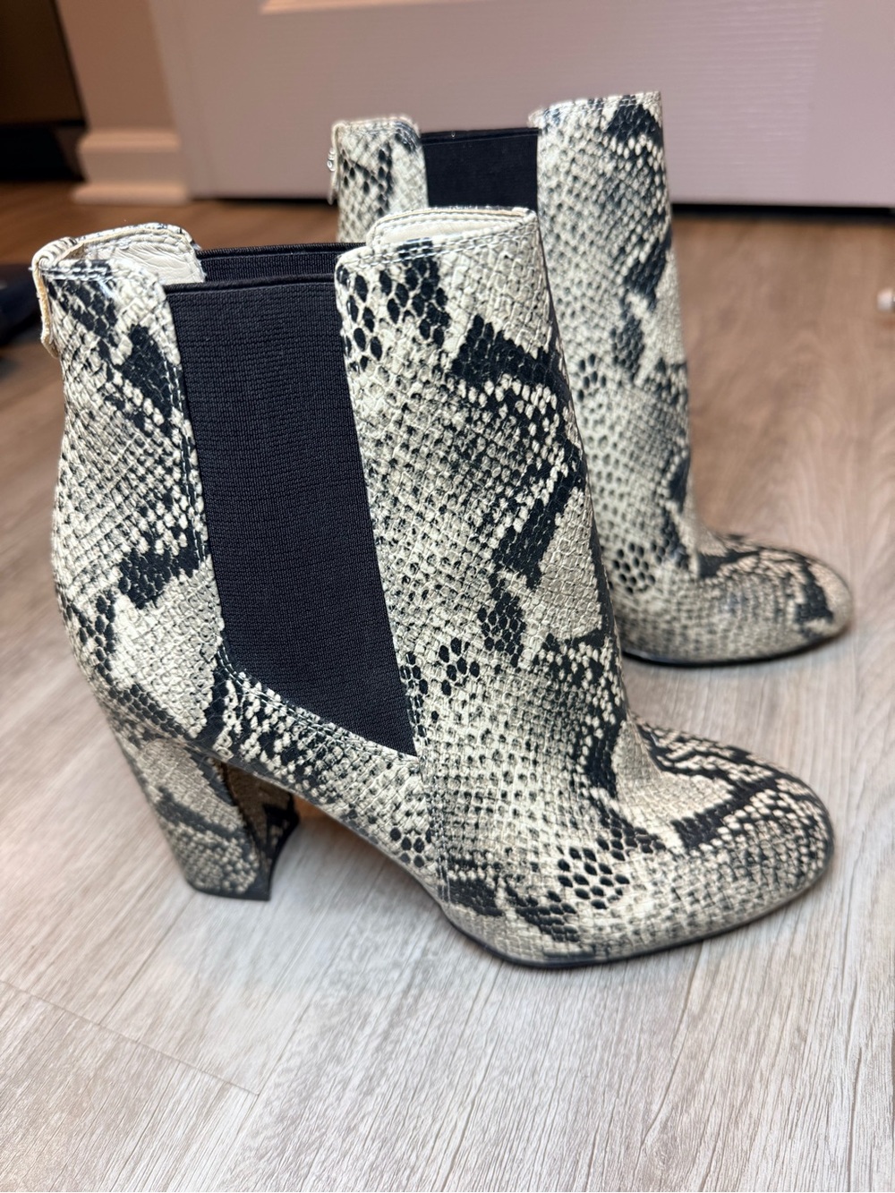 Sam Edelman Snakeskin Print Chelsea Ankle Boots Size 8.5 Block Heel Black Cream